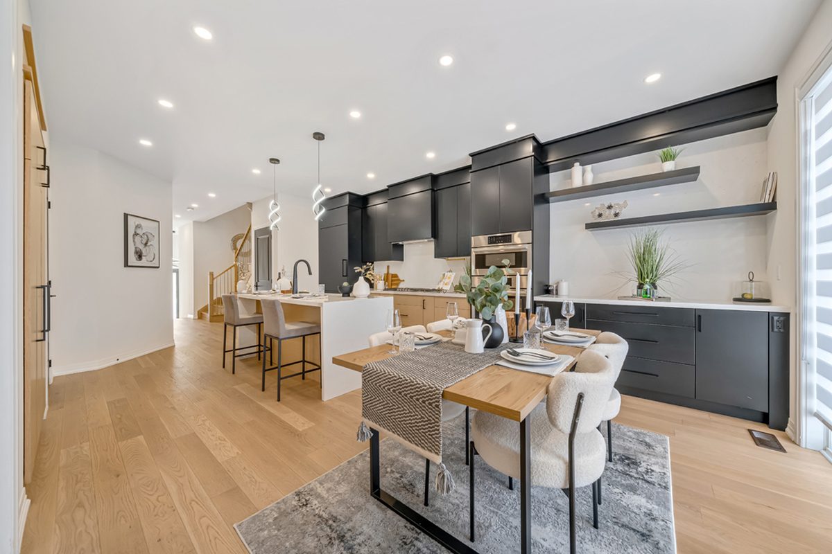 Kitchen & dining after professional staging